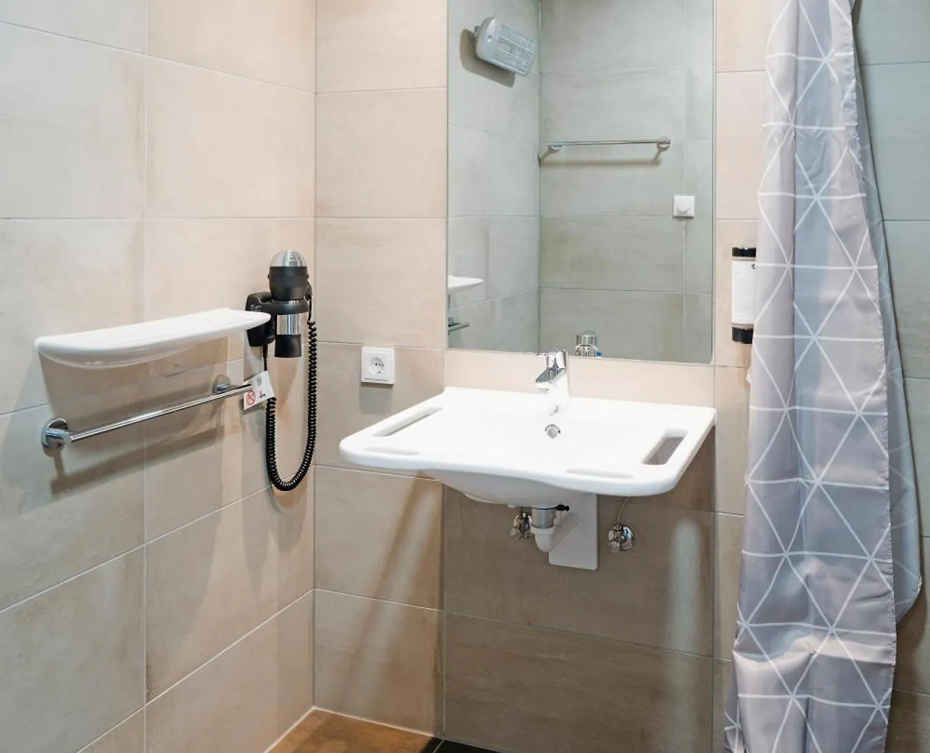Hotel & Appartements Nice Garni Ichenhausen Bed & Breakfast